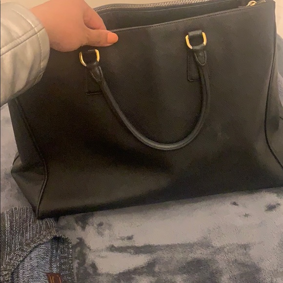 Prada bag - Picture 2 of 3